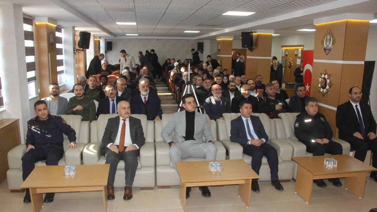 Ezanı güzel okumak için yarıştılar