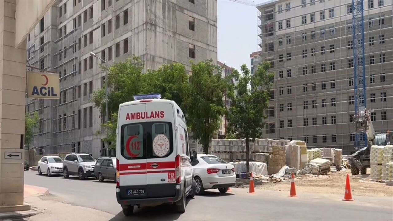 2 çocuk annesi, evinde bıçaklanmış halde ölü bulundu