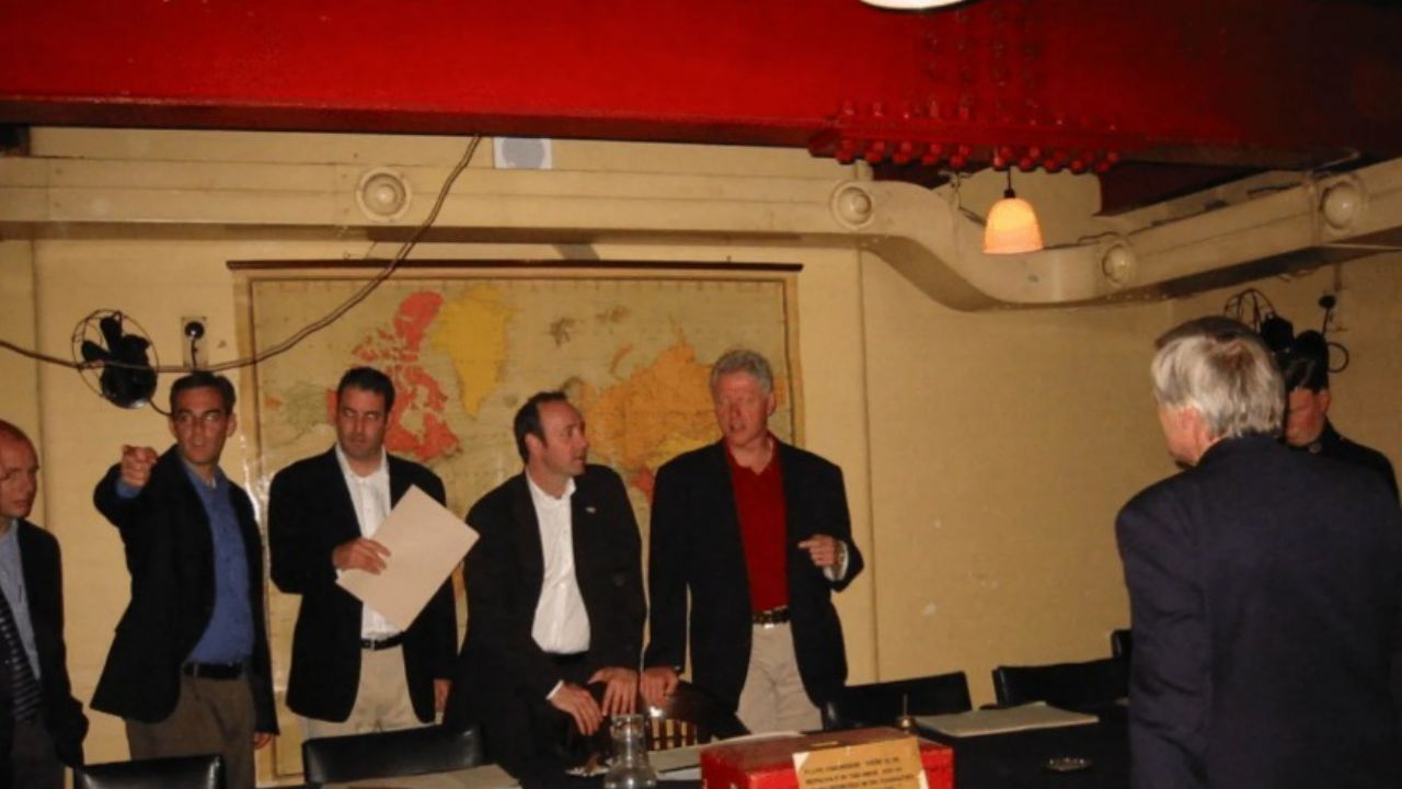 Epstein belgeleri: Clinton ve Michael Jackson dahil çok sayıda ünlünün fotoğrafları ortaya çıktı