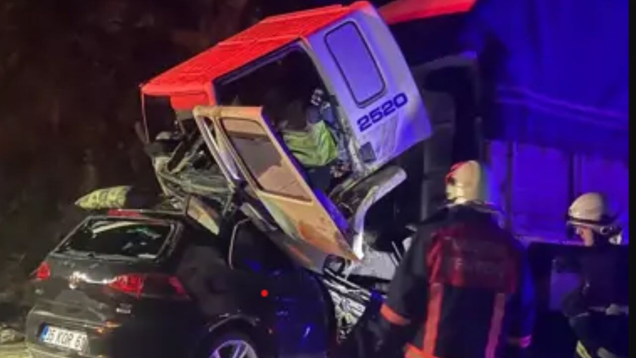 TIR ile otomobil çarpıştı, facia yaşandı