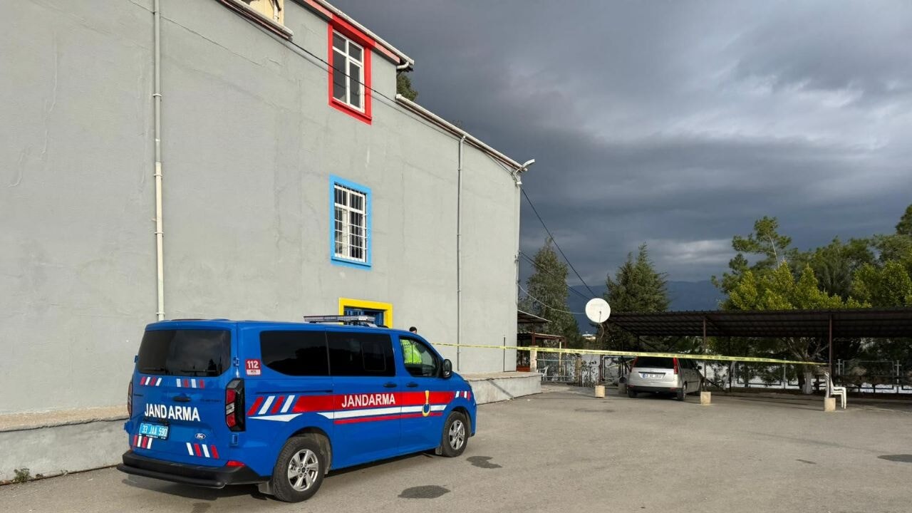 Anamur'da şok olay! Öğrenci müdürü vurdu