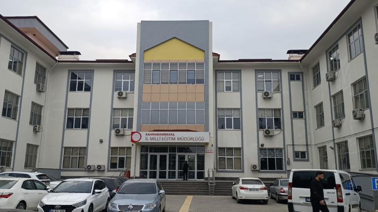 Yapay zeka tehlikesi: Kız öğrencilerin görüntülerini paylaşan 2 liseli tutuklandı