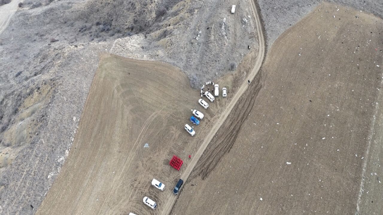 Libya askeri heyetini taşıyan uçağın düştüğü bölge havadan görüntülendi