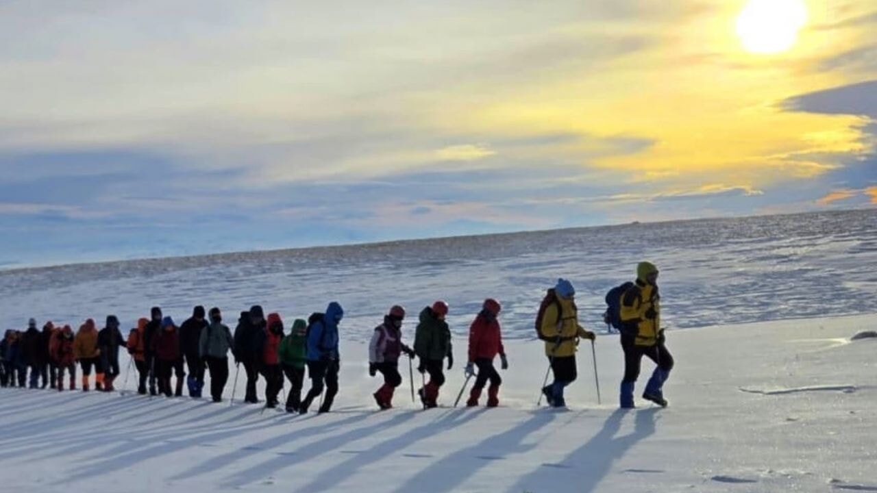 Sarıkamış şehitlerini dağcılar 3 bin rakımda andı