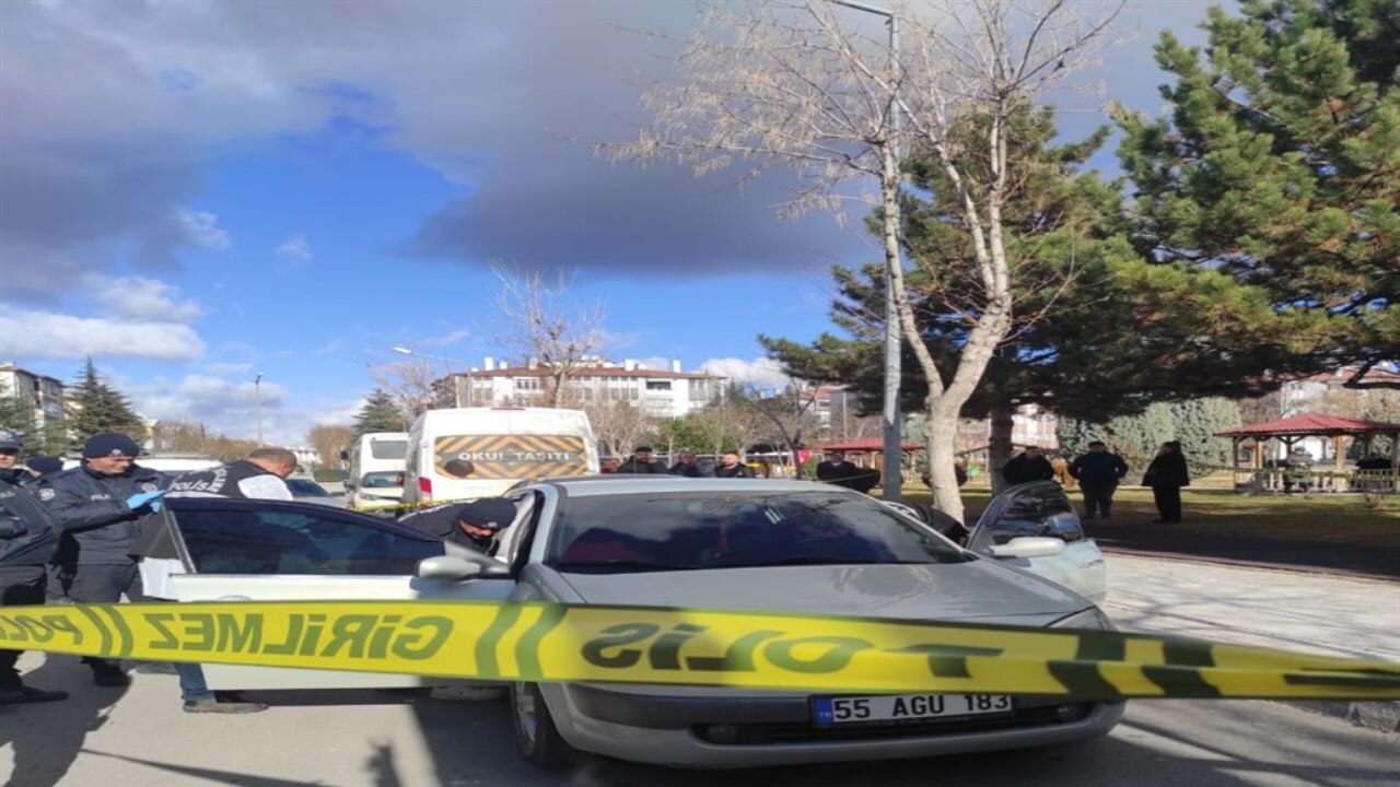 Otomobilinde ölü bulundu