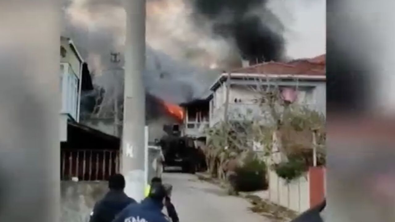 Yalova'da DEAŞ operasyonunda evin yakıldığı anlar