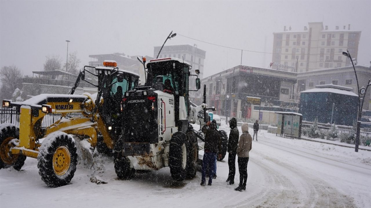 6 ilde 'kar tatili' kararı; valiliklerden açıklamalar...