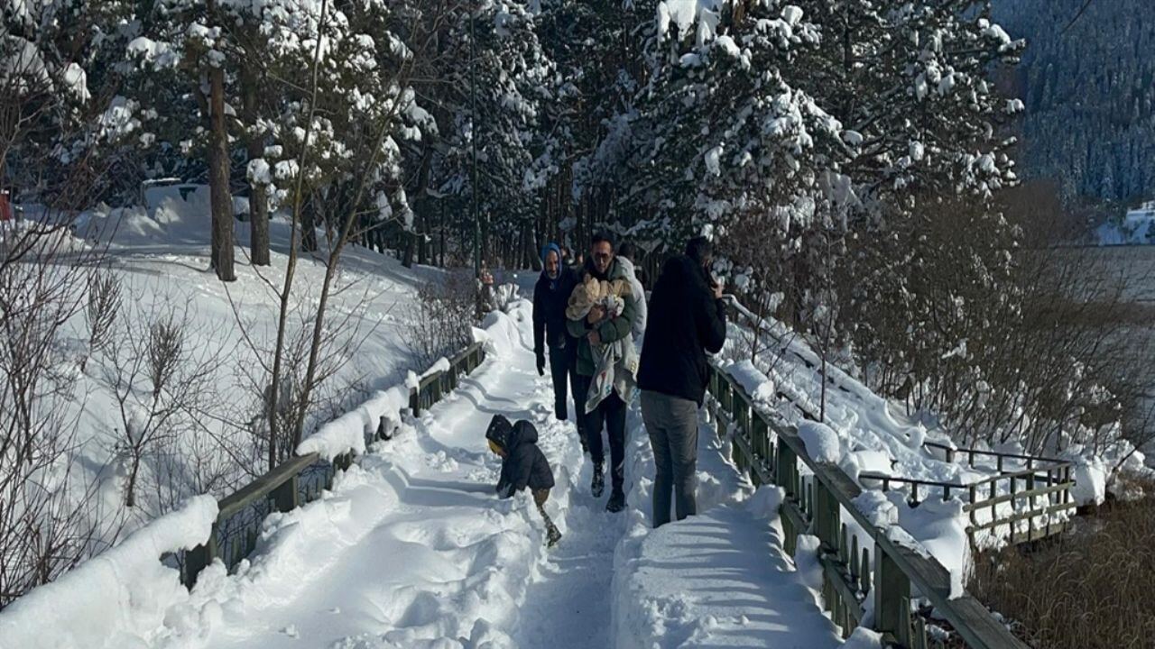 Karla kaplı Abant'ta eşsiz manzara