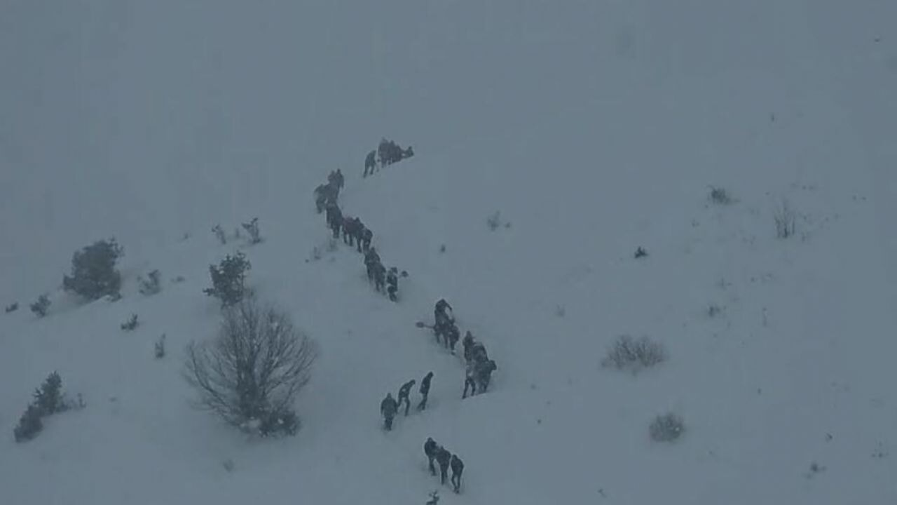 Ardanuç'ta 3 çobanın çığ altında kaldığı olayla ilgili köy sakinleri yaşananları anlattı