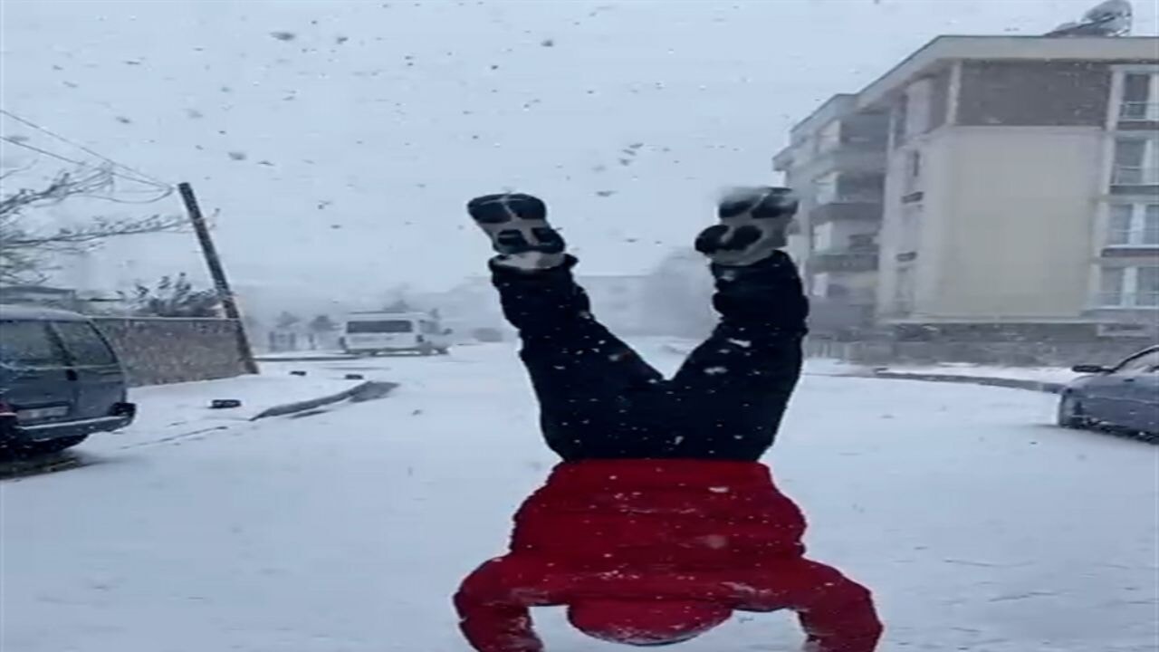 Guinness rekortmeni judocudan 20 taklalık kar sevinci