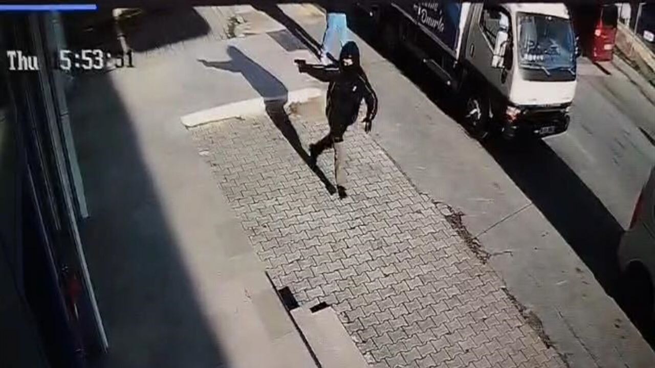 14 yaşındaki çocuk markete ateş açtı