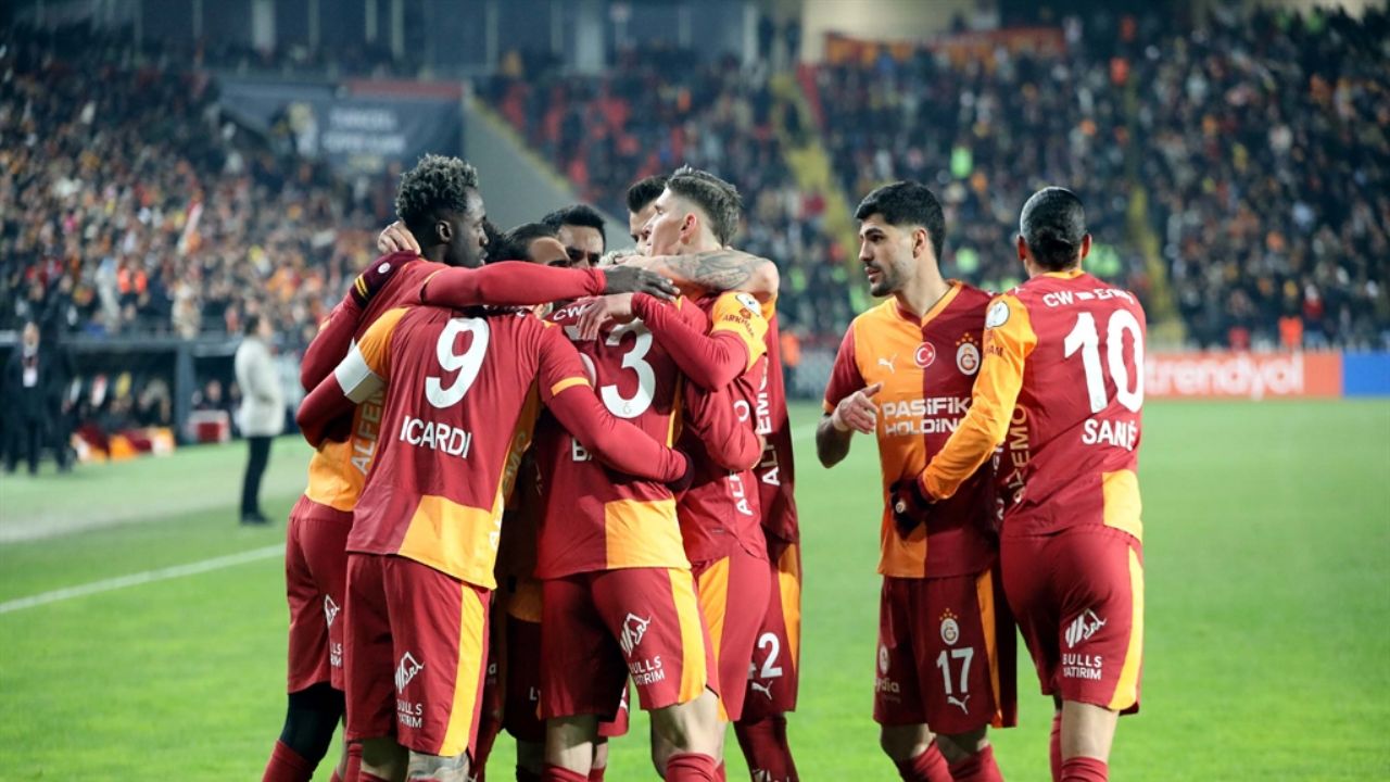 Galatasaray: 4 - Trabzonspor: 1 Süper Kupa'da Galatasaray finalde; maçtan detaylar...