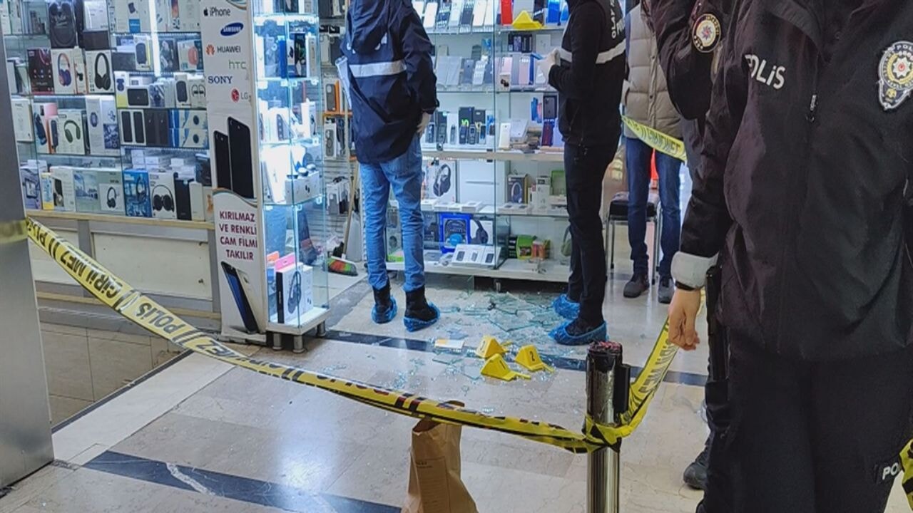 Eminönü'ndeki Doğubank iş hanında silahlı saldırı