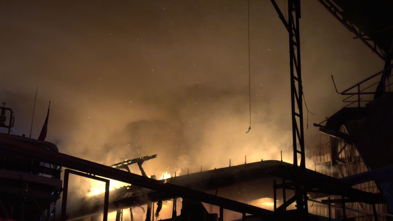 Muğla'da tersane yangını: Söndürme çalışmaları sürüyor