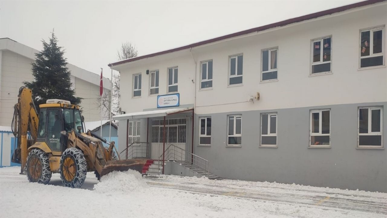 7 ilde ve bazı ilçelerde kar tatili