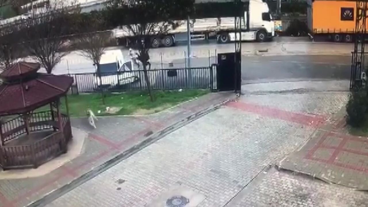 Adana'da sokak ortasında silahlı saldırı