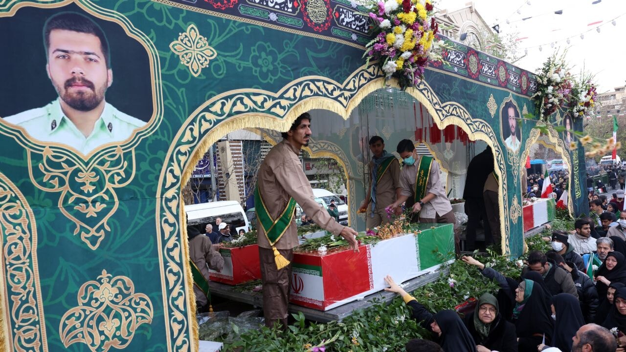 İran'daki olaylarda ölenler için cenaze törenleri