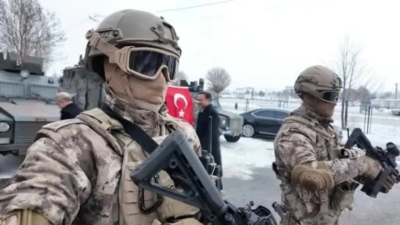 Sivas'ta PÖH timleri Suriye'ye uğurlandı