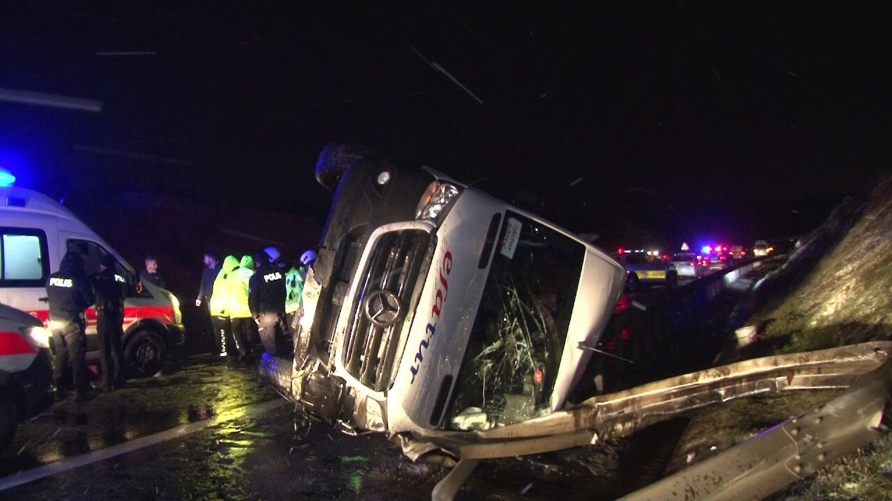 Kuzey Marmara Otoyolu'nda kar yağışı kaza getirdi: 11 yaralı