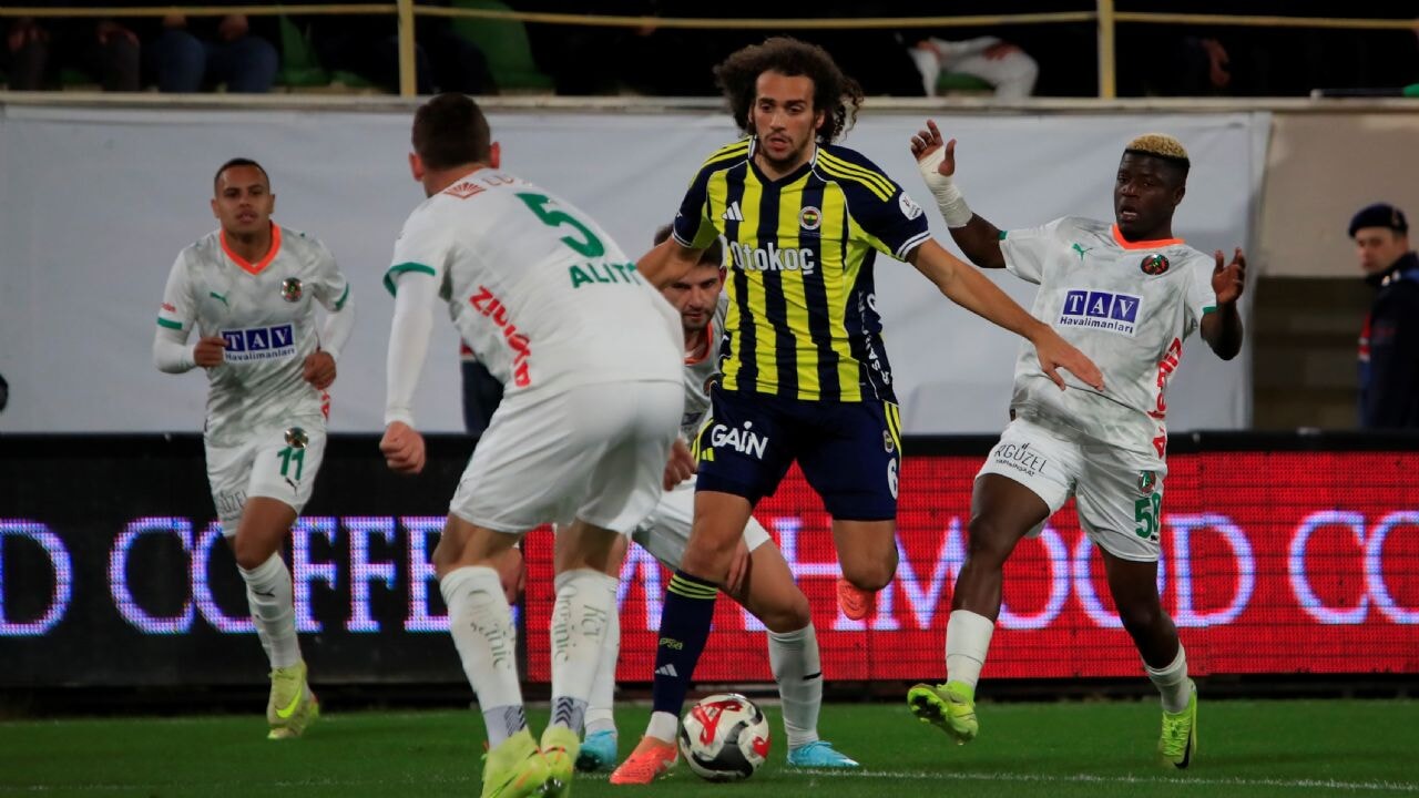 Fenerbahçe Alanya'da 3 puanı kaptı