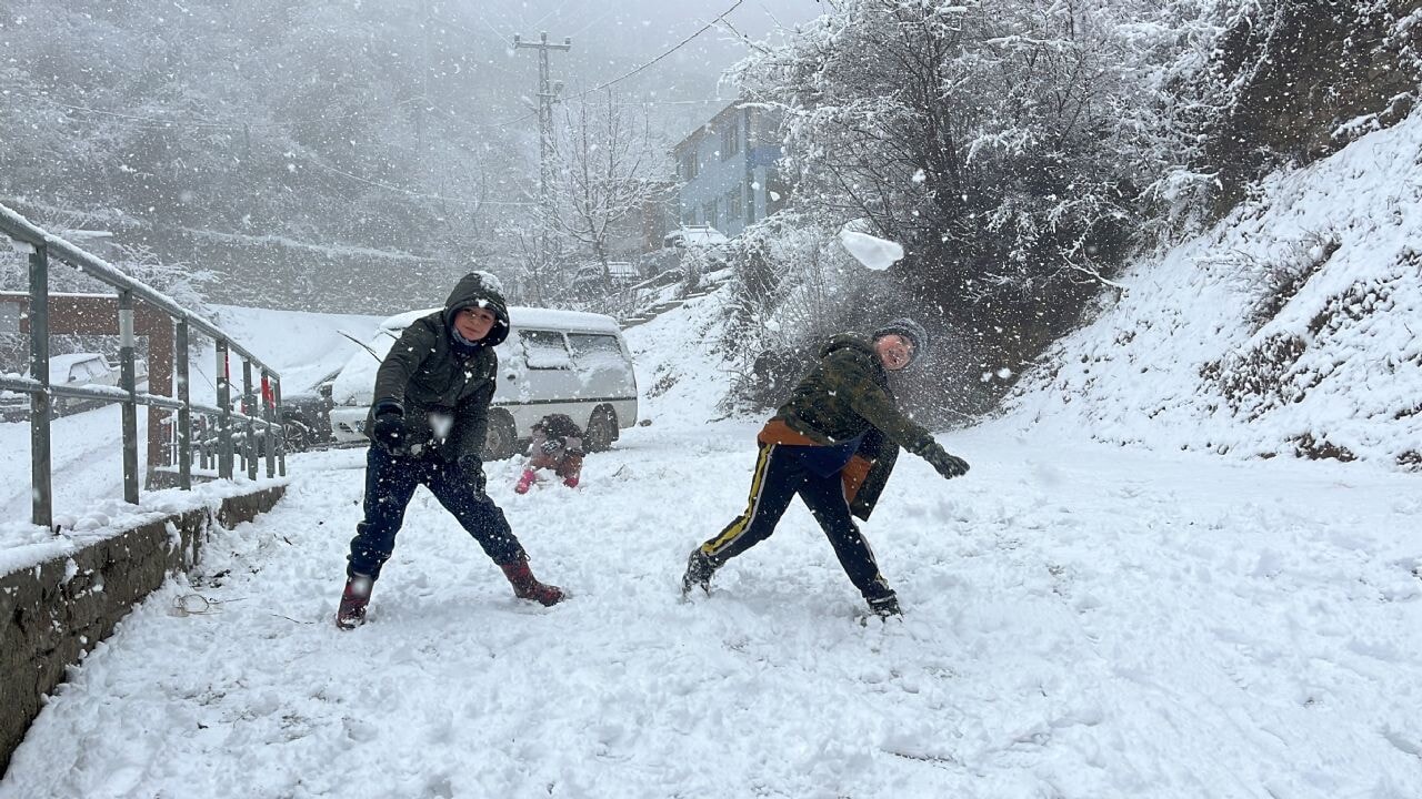 Bakanlıktan 'yoğun kar yağışı' ve 'fırtına' uyarısı