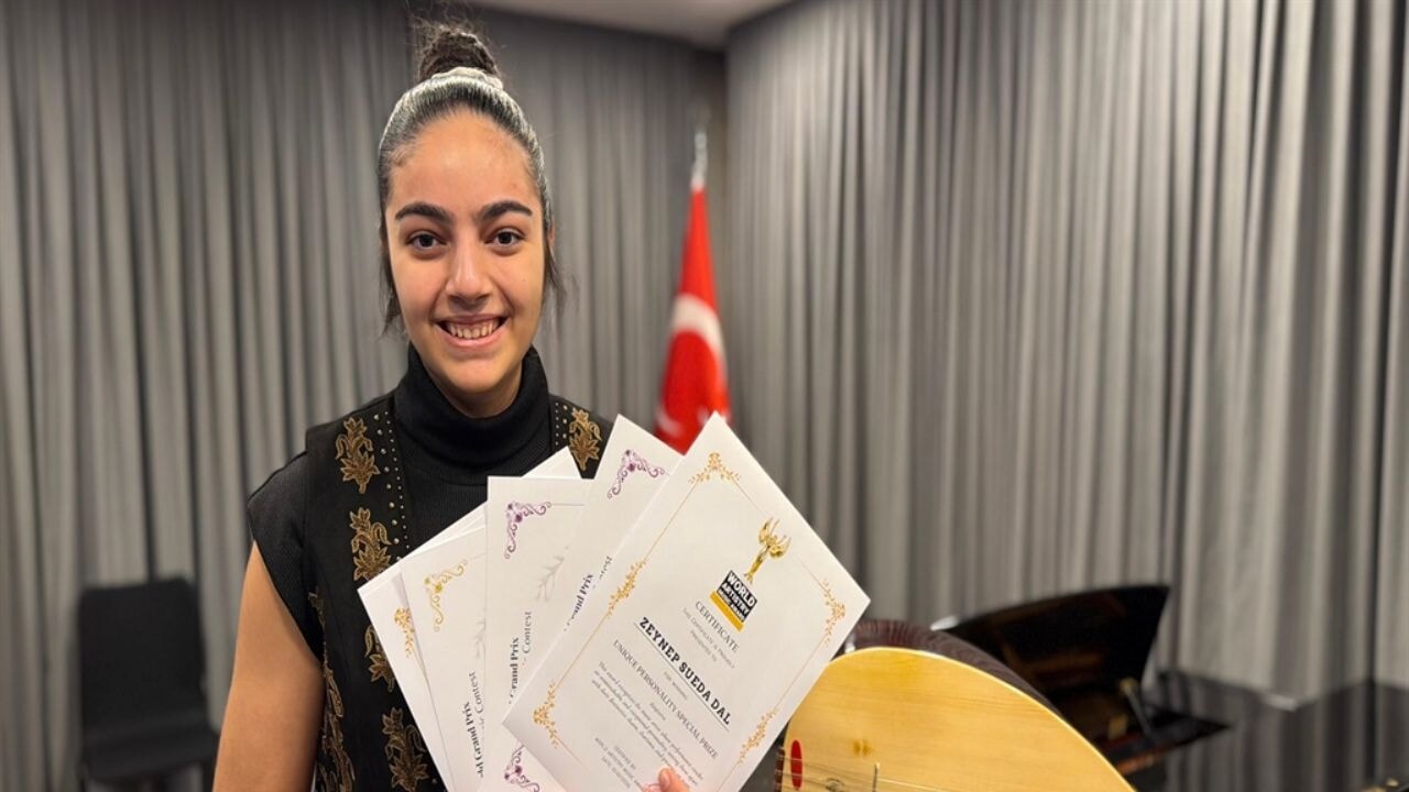 Liseli Zeynep'e, 3 uluslararası müzik yarışmasında 9 ödül