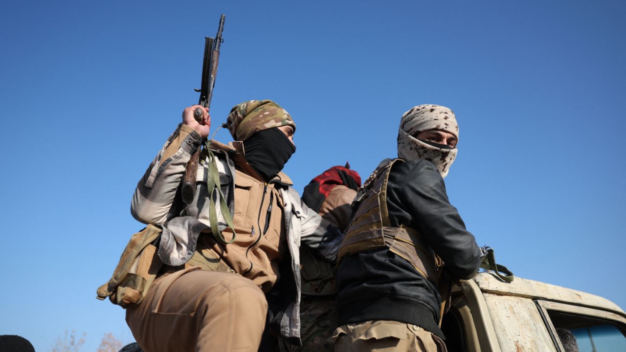 ANALİZ: İsrail'in kucağına kim itti?