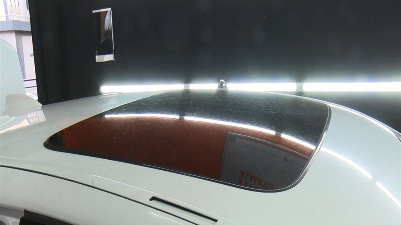 Aracını satarken sunroofun modifiye olduğunu öğrendi, hastanelik oldu