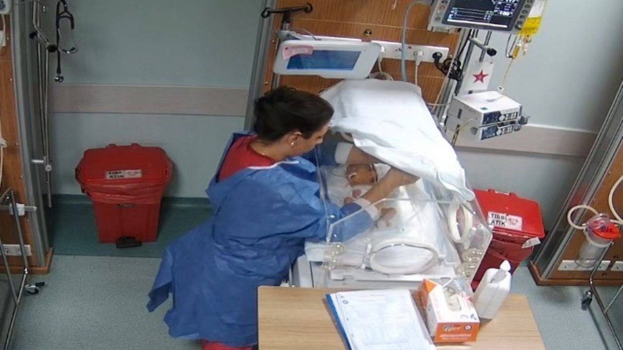 Kahramanmaraş'ta 5 günlük bebeği darbeden hemşire her yerde aranıyor