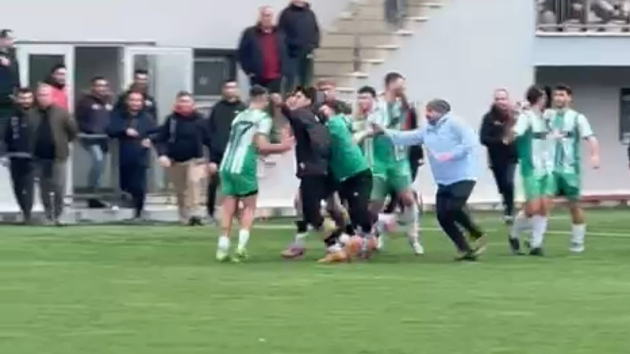 Maçta yumruklar konuştu; 3 kırmızı kart çıktı