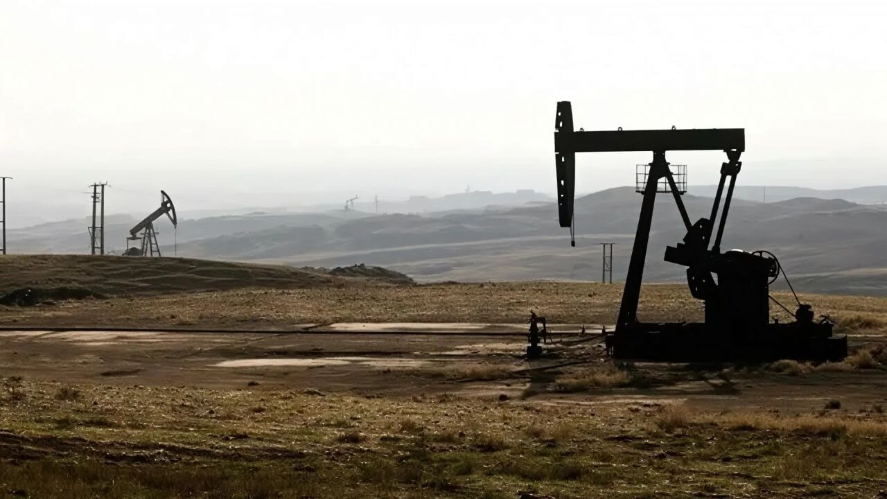 Suriye'de ilk resmi petrol sevkiyatı başladı