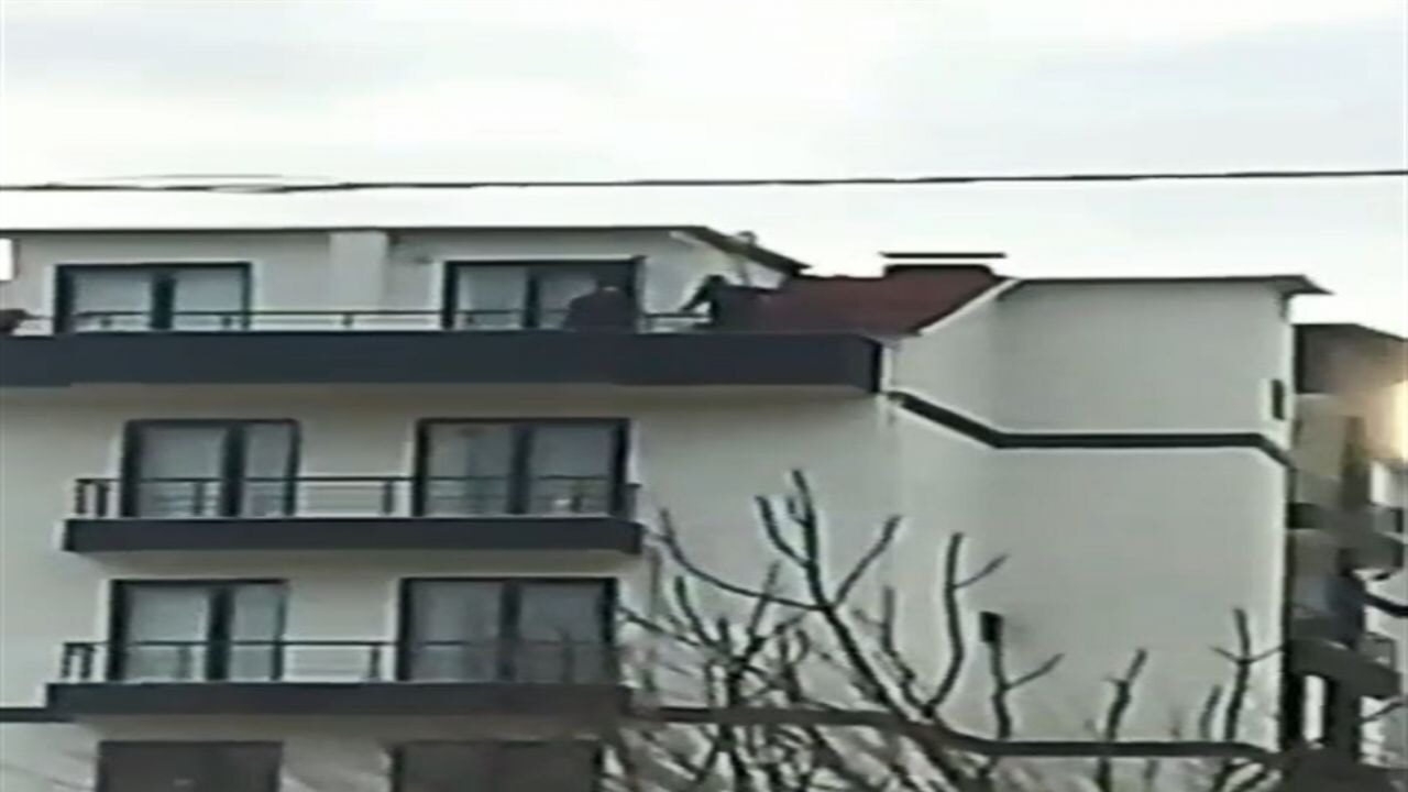 FETÖ hükümlüsü ihraç üsteğmen çatıda yakalandı