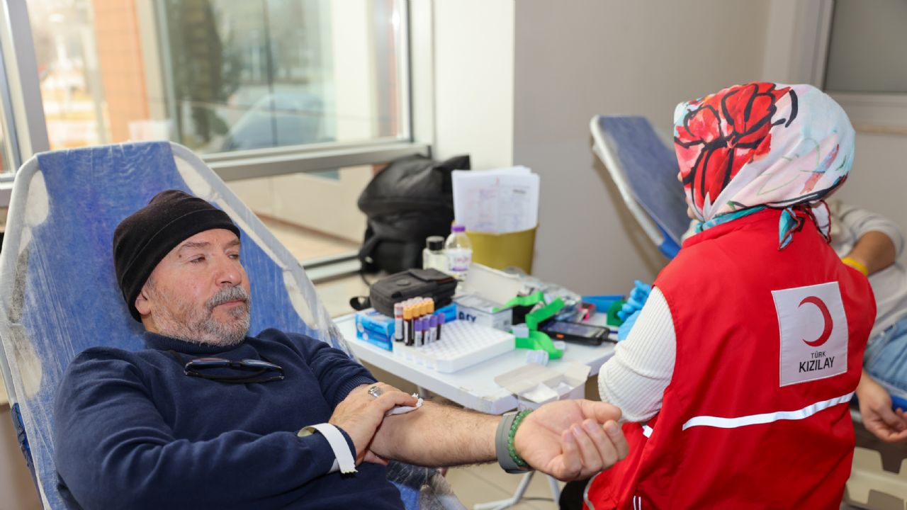 Selçuklu Belediyesi personeli ve vatandaşlardan kan bağışı kampanyasına destek
