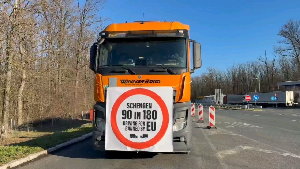 Schengen vize protestosu AB sınırlarını kilitledi