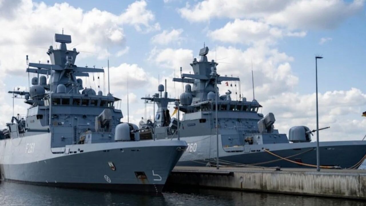 İki işçi Alman savaş gemilerini çalışamaz hale getirdi