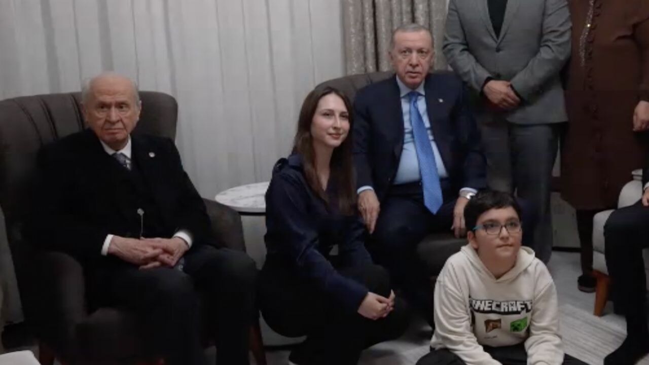 Cumhurbaşkanı Erdoğan, depremzede aileyi ziyaret etti