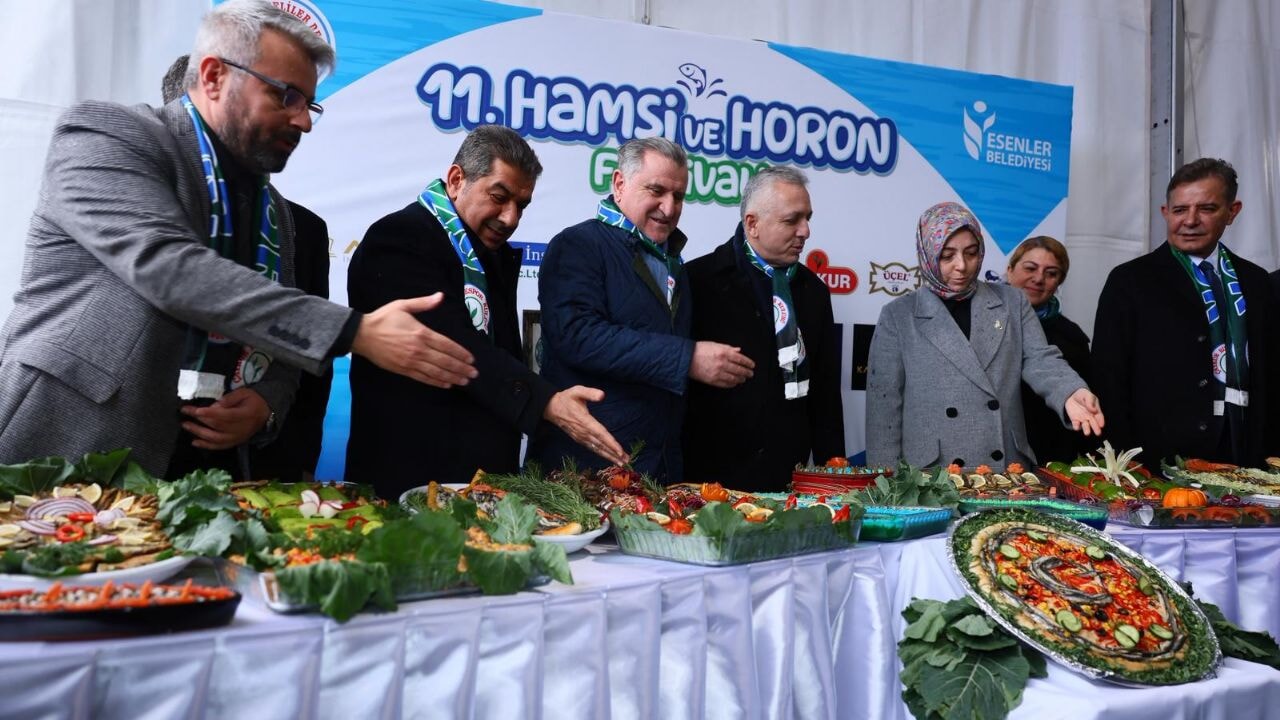 Esenler'de damaklar hamsiyle şenlendi