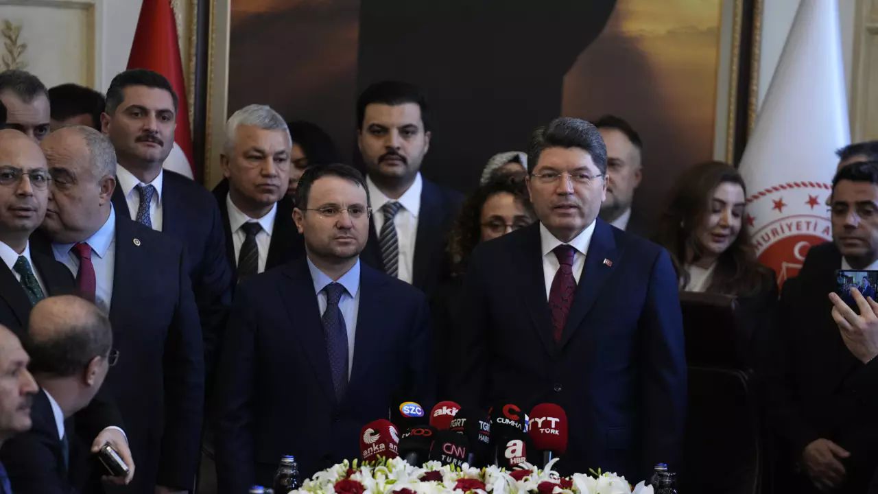 Akın Gürlek görevi devraldı! İşte Adalet Bakanı'nın ilk açıklaması