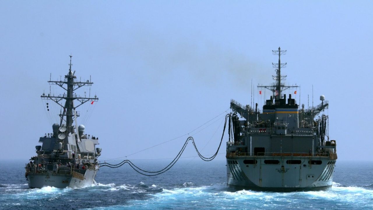 ABD donanmasına ait iki gemi çarpıştı