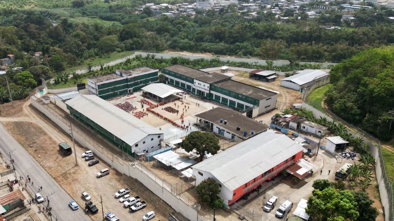 Cezaevleri devleti ele geçirdi! Ülke 'iç savaş' ilan edildi