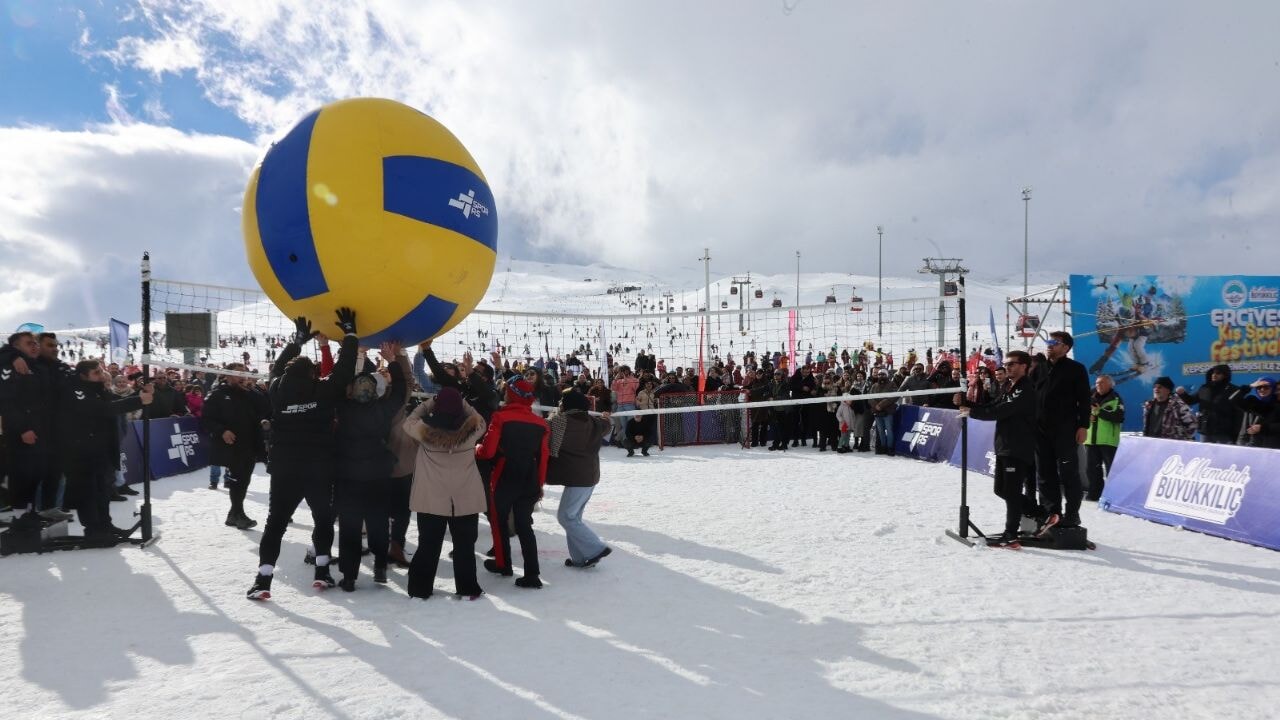 Kış turizmin kalbi Erciyes'e ziyaretçi rekoru