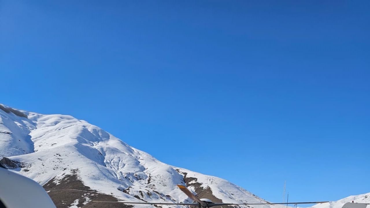 Bahçesaray'daki hasta ambulans helikopter ile Van'a getirildi
