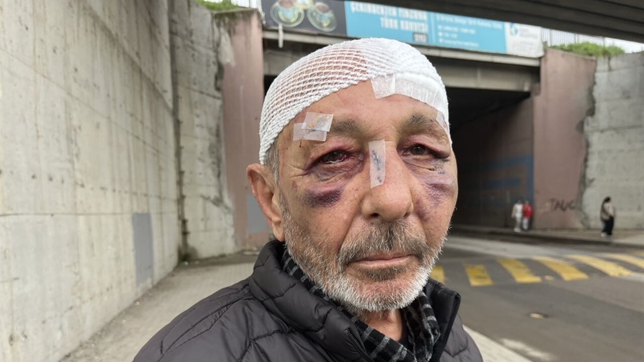 Çakmağını alıp feci şekilde dövdüler