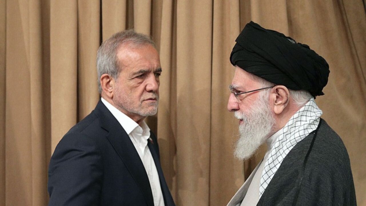 Pezeşkiyan: 'Hamaney'in onayı ile yürütüyoruz'