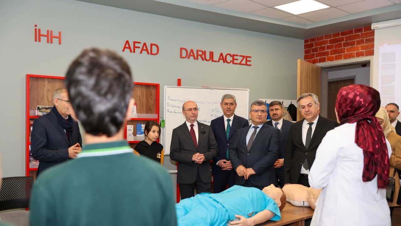 BAŞKAN PEKYATIRMACI MEB ORTAÖĞRETİM GENEL MÜDÜRÜ HALİL İBRAHİM TOPÇU'YU SELÇUKLU'DA AĞIRLADI