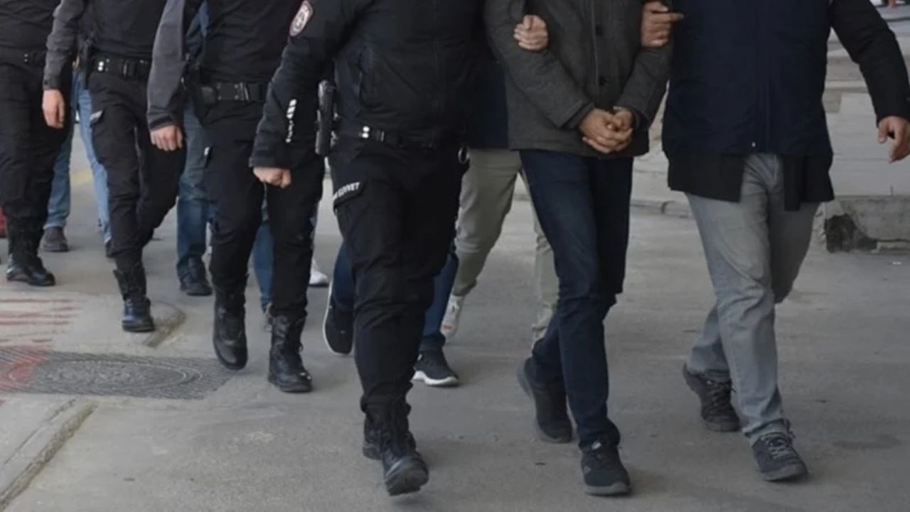 Suç örgütlerine bilgi sızdıran 9 polise gözaltı