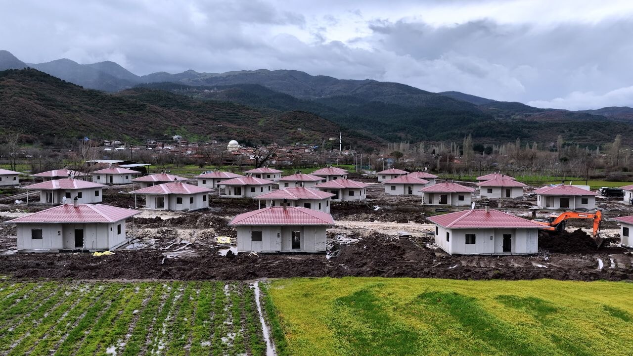 Bakan Kurum'dan Sındırgı afet konutları paylaşımı: 'Söz verdik, sözümüzü tutacağız'