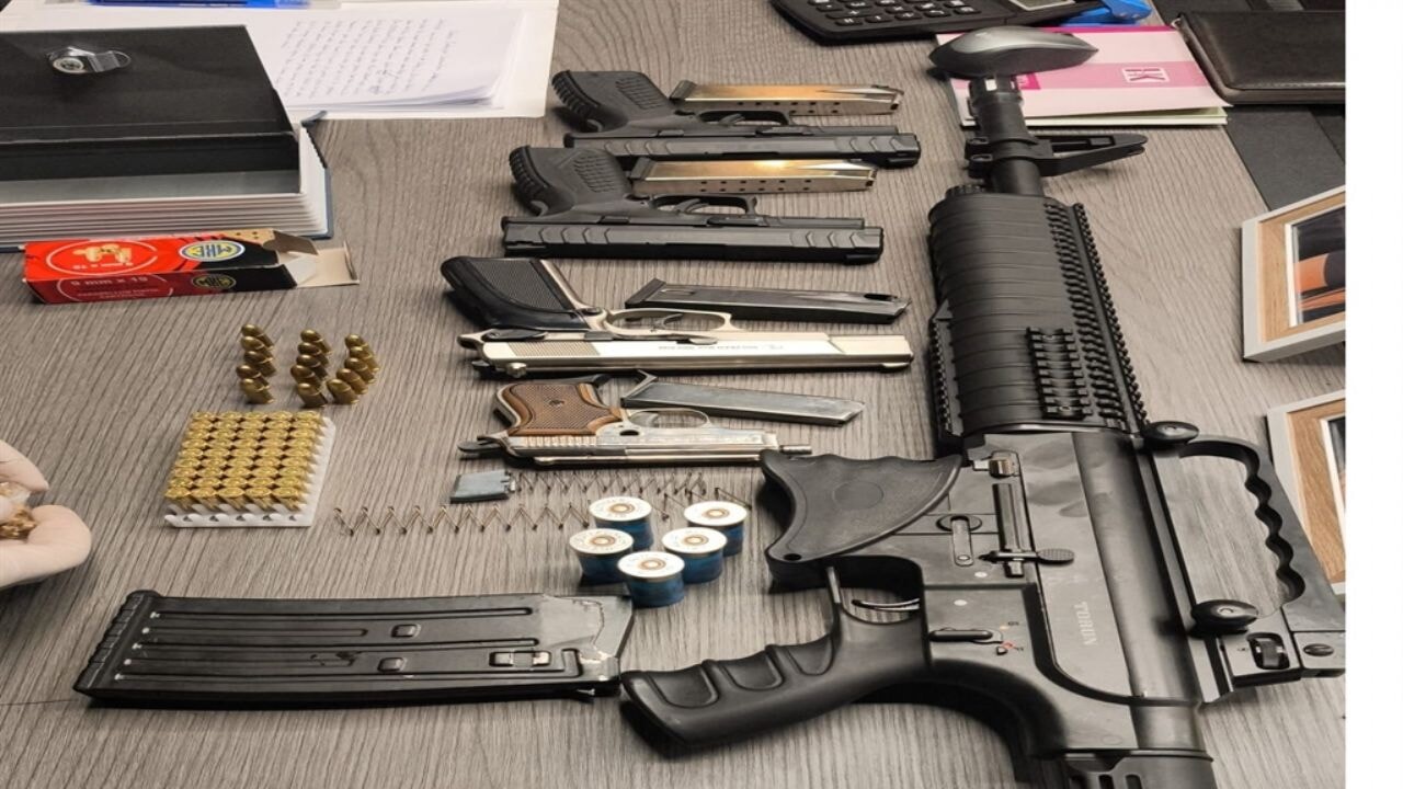 Atölyeye çevrilen evde 'kalem' silahlar ele geçirildi