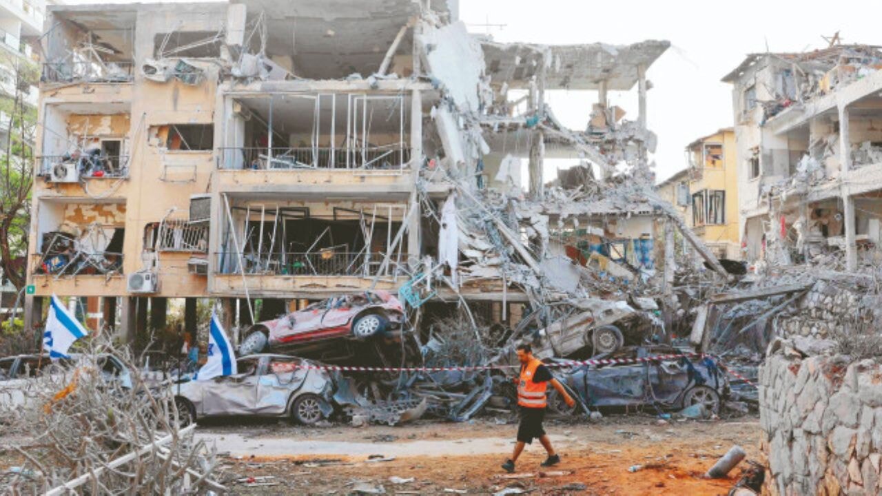 İran'dan Hamaney misillemesi! İsrail'de sirenler çalıyor