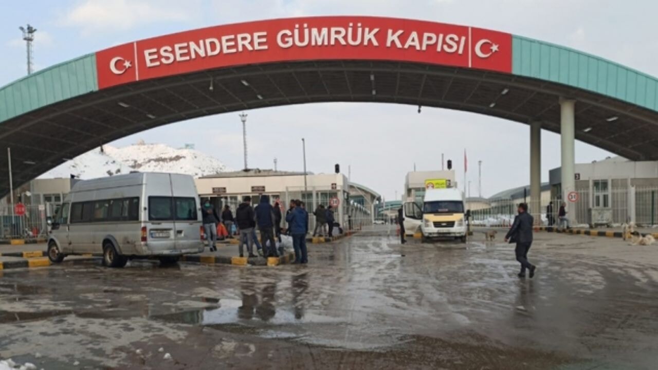 Türkiye-İran gümrük kapılarıyla ilgili Bakan duyurdu: Yolcu geçişleri karşılıklı olarak durduruldu